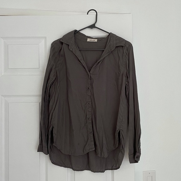 Bella Dahl Tops - Bella Dahl gray shirt small stain